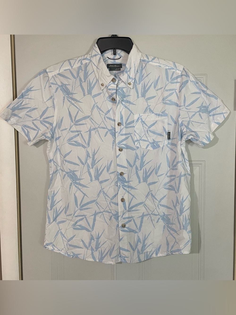 Eddie Bauer Mens Med Short Sleeve Guide Shirt White Blue Tropical Fishing Beach